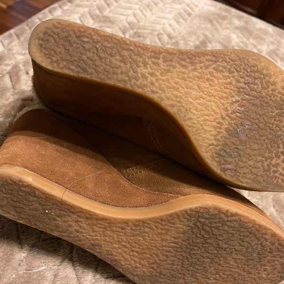 Tahari slip on wedges - camel brown color sz 7 - Picture 5 of 7